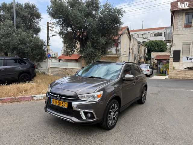 מודעת רכב מיצובישי ASX