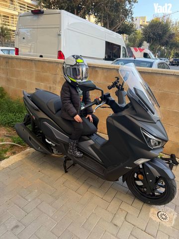 מודעת רכב סאן יאנג ג'וי-מקס 300 XI