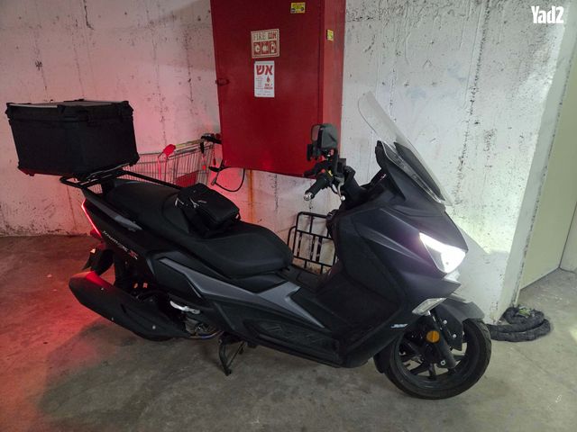 מודעת רכב סאן יאנג ג'וי-מקס Z-300