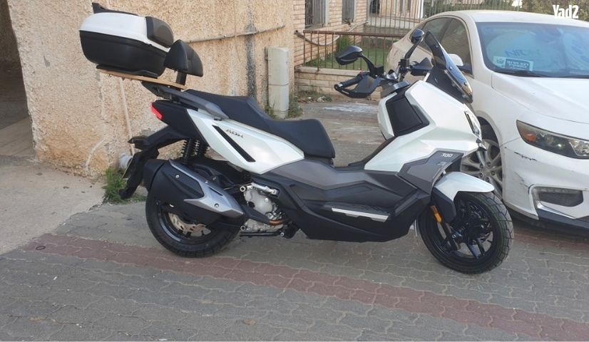 מודעת רכב סאן יאנג ADX 300