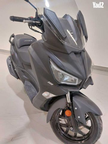 מודעת רכב סאן יאנג ג'וי-מקס Z-300