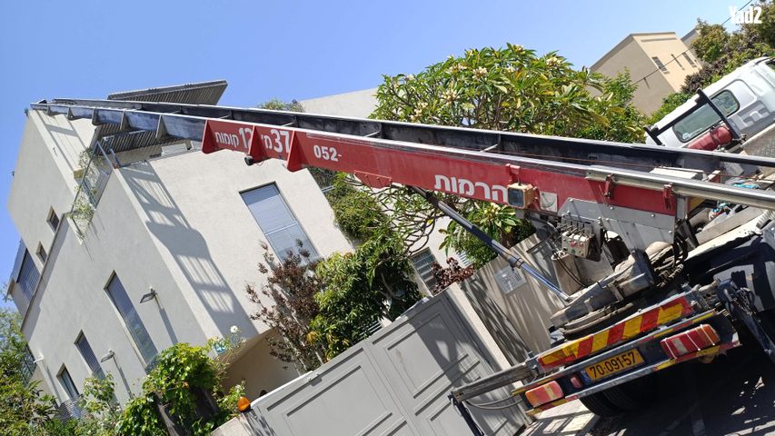 מודעת רכב מנוף