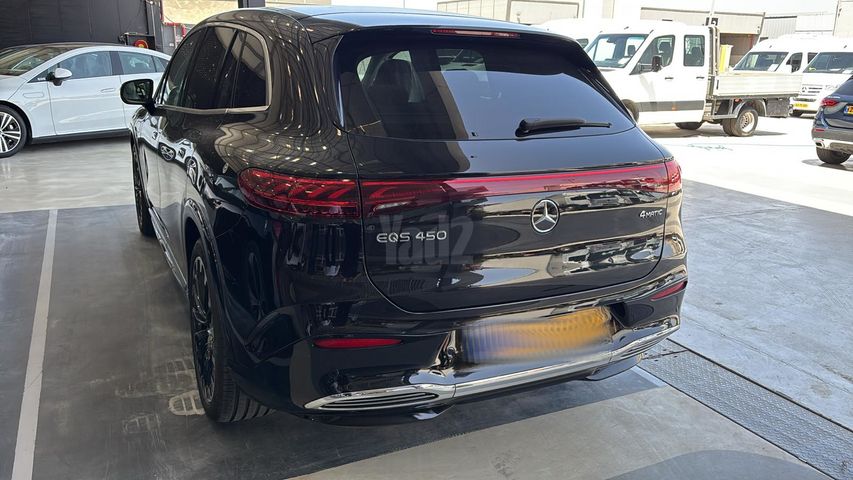 מודעת רכב מרצדס-בנץ EQS SUV 3