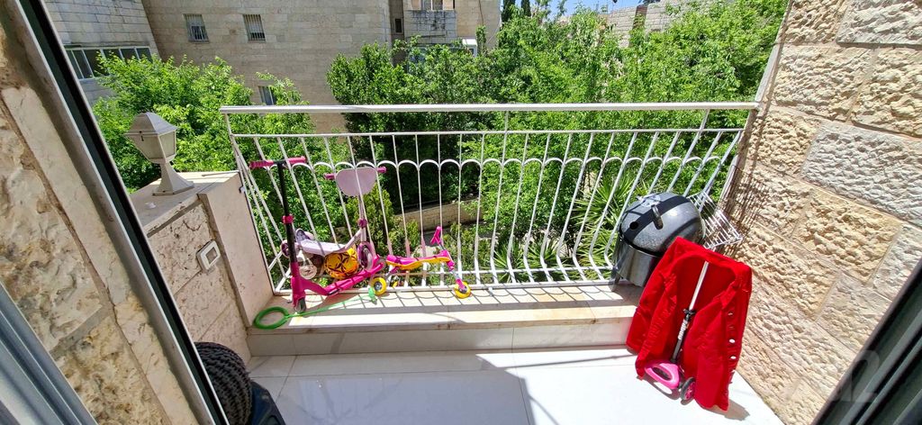 דירה למכירה בירושלים (תיווך) — 3