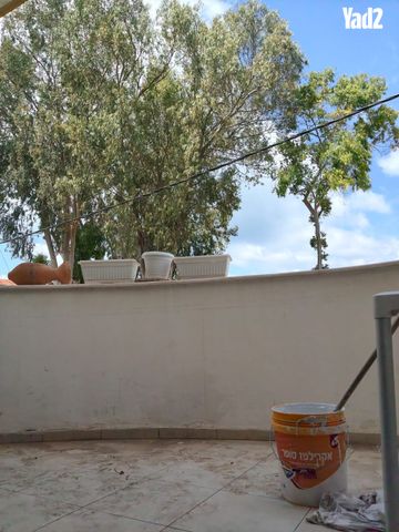 השלושה