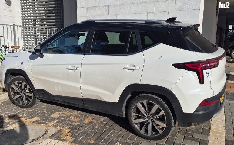 מודעת רכב ג׳יי.איי.סי E-JS4