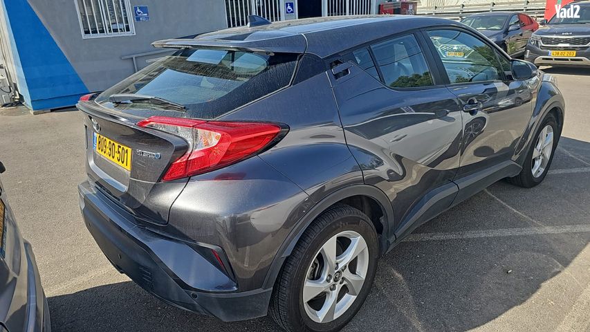 מודעת רכב טויוטה C-HR