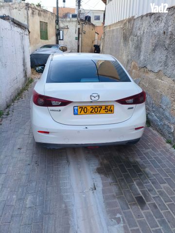 מודעת רכב מאזדה 3