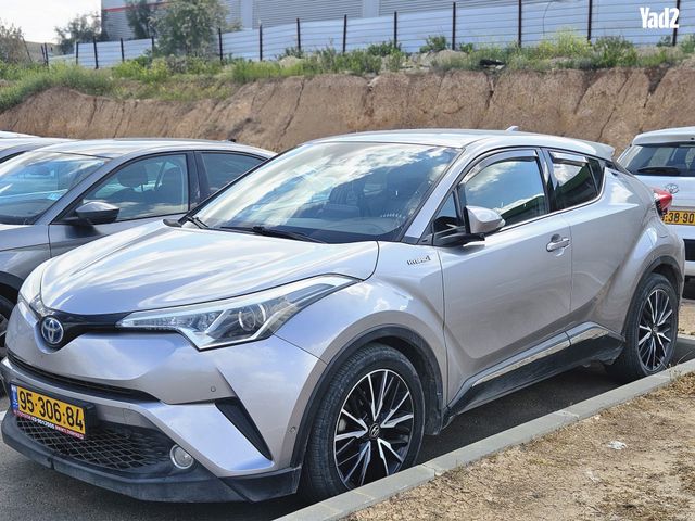 מודעת רכב טויוטה C-HR