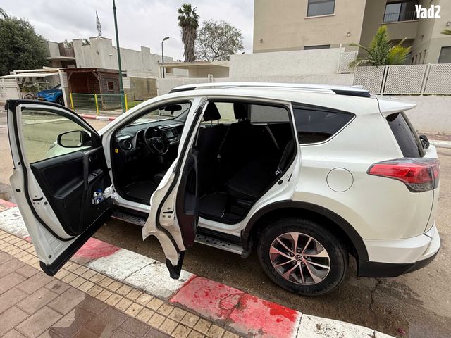 מודעת רכב טויוטה RAV4