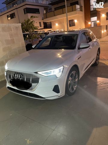 מודעת רכב אאודי E-tron