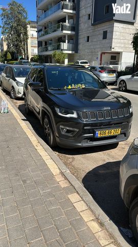 מודעת רכב ג'יפ קומפאס