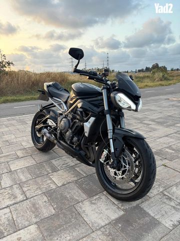 מודעת רכב טריומף Street Triple RS