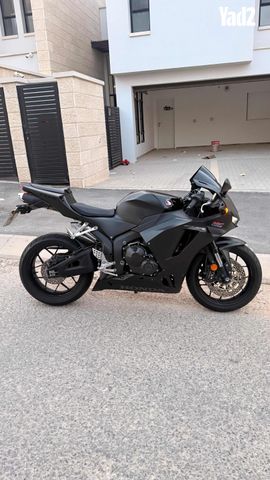 מודעת רכב הונדה CBR600RR