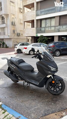 מודעת רכב סאן יאנג ג'וי-מקס Z-250