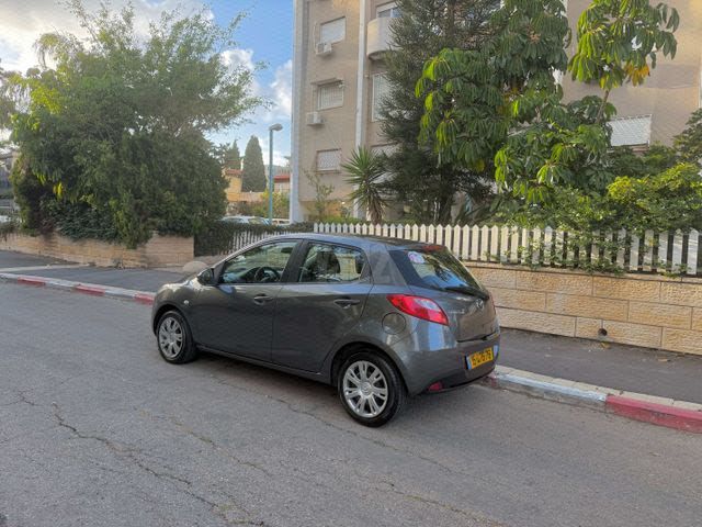מודעת רכב מאזדה 2 1