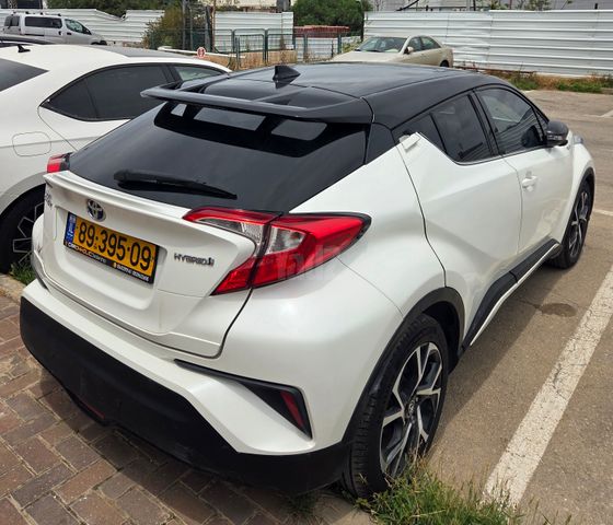 מודעת רכב טויוטה C-HR