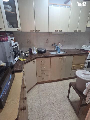 קיבוץ גלויות 82
