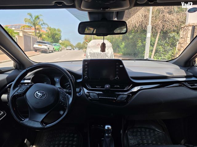 מודעת רכב טויוטה C-HR
