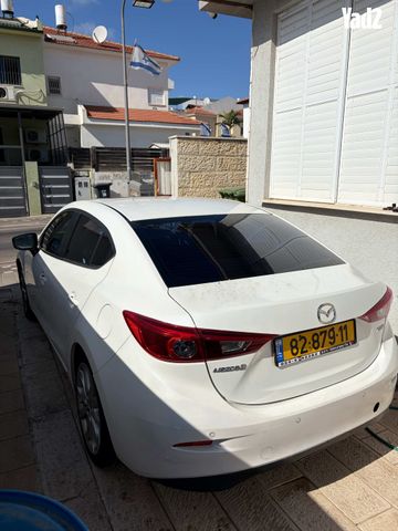מודעת רכב מאזדה 3