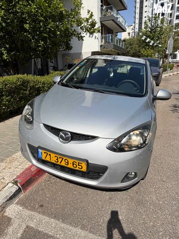 מודעת רכב מאזדה 2