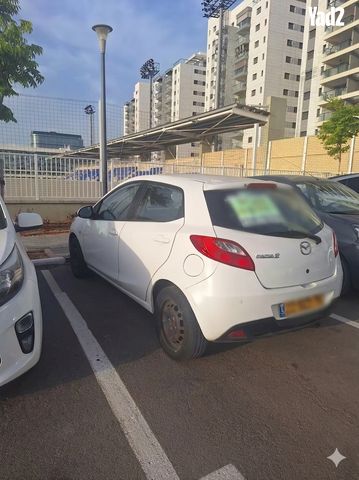 מודעת רכב מאזדה 2