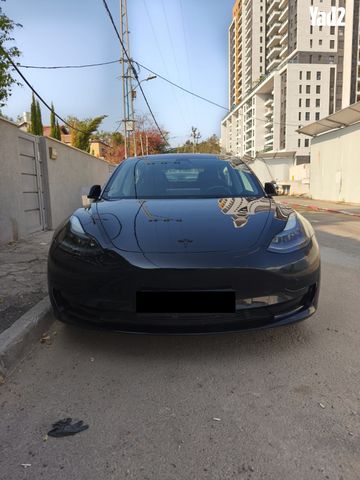 מודעת רכב טסלה מודל 3