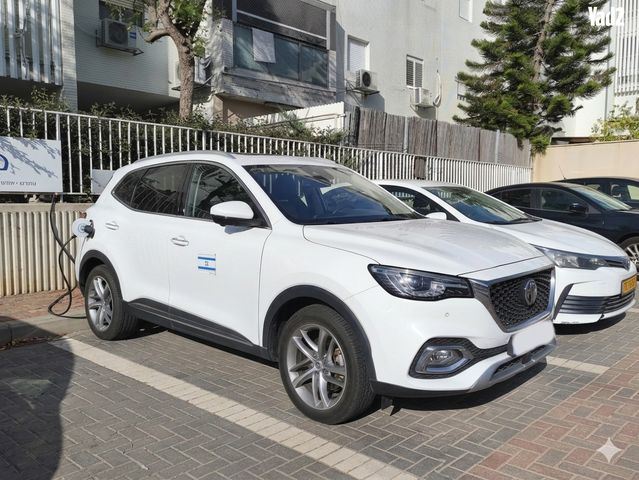 מודעת רכב אם ג'י EHS PHEV