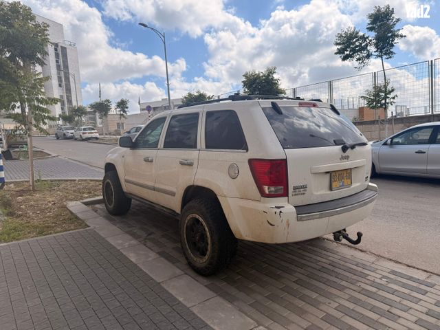 מודעת רכב ג'יפ גרנד צ'ירוקי