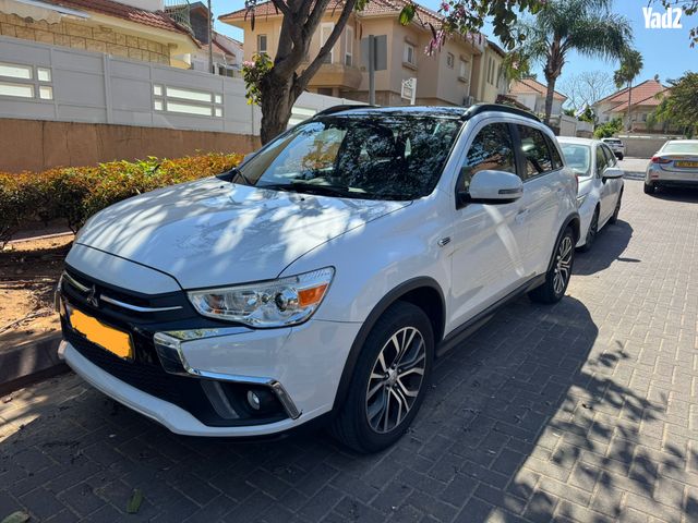 מודעת רכב מיצובישי ASX