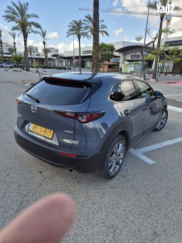 מודעת רכב מאזדה CX-30