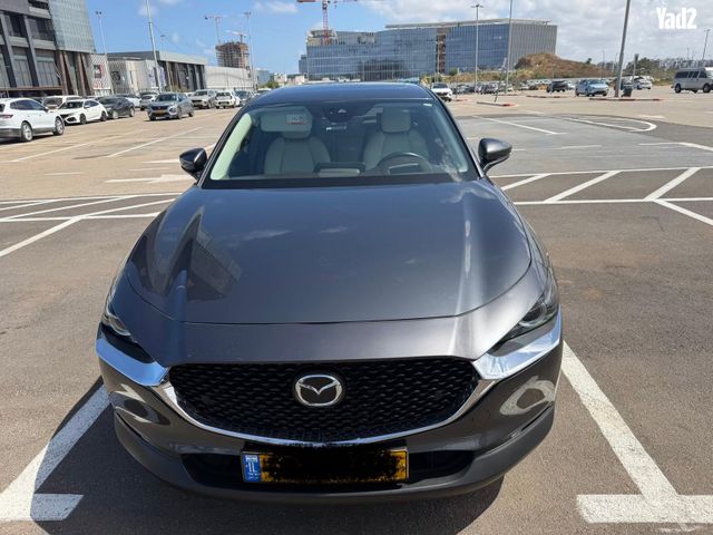 מודעת רכב מאזדה CX-30