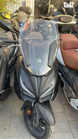 מודעת רכב סאן יאנג ג'וי-מקס Z-300