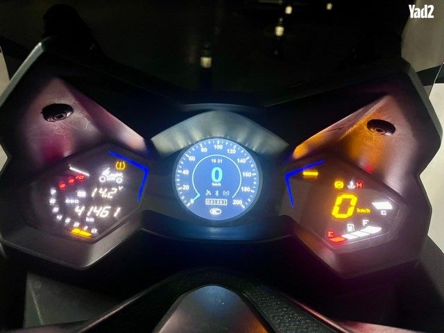 מודעת רכב קימקו AK 550