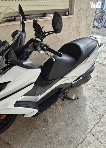 מודעת רכב קימקו דאון-טאון 350