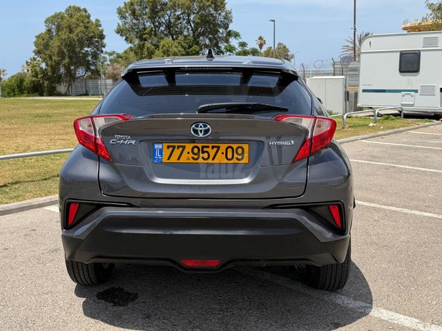 מודעת רכב טויוטה C-HR 3