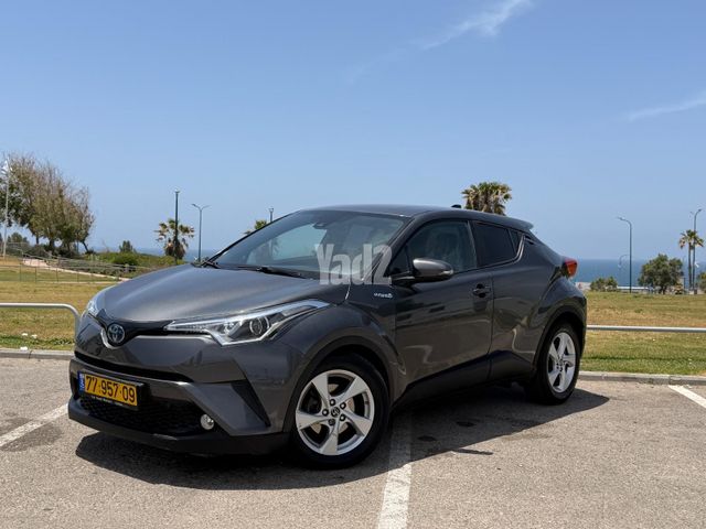 מודעת רכב טויוטה C-HR