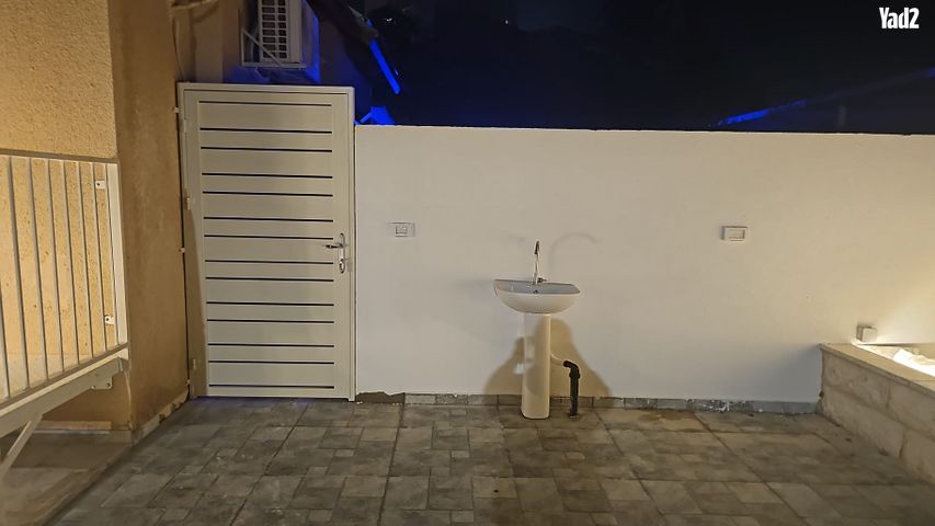 חרוב 1