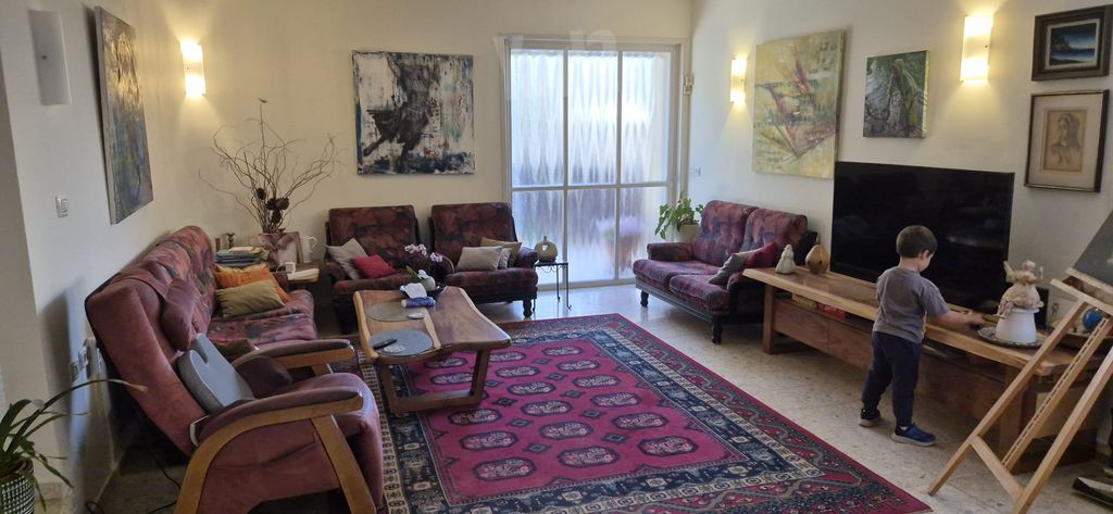 תמונה 2 של דירת 5 חדרים להשכרה בנתניה