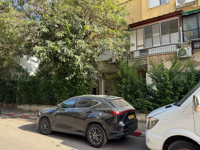בעל שם טוב 26