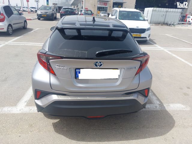 מודעת רכב טויוטה C-HR