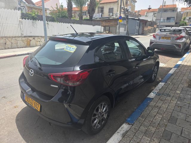 מודעת רכב מאזדה 2