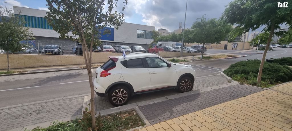 מודעת רכב ניסאן ג'וק