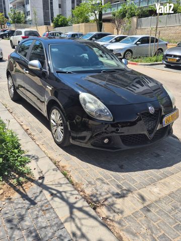 מודעת רכב אלפא רומיאו ג'ולייטה