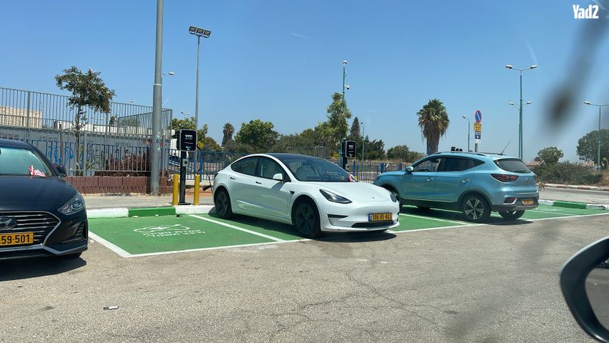 מודעת רכב טסלה מודל Y