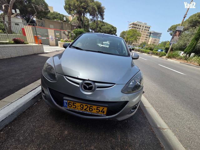 מודעת רכב מאזדה 2