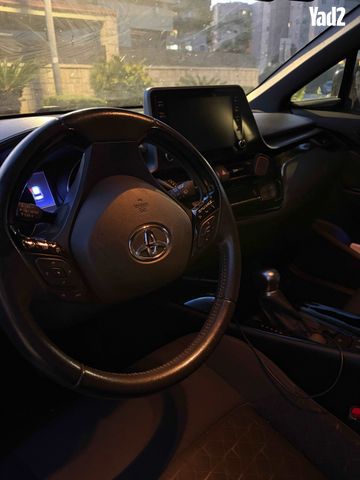 מודעת רכב טויוטה C-HR