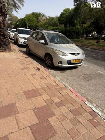 מודעת רכב מאזדה 2