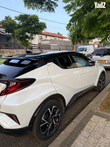 מודעת רכב טויוטה C-HR