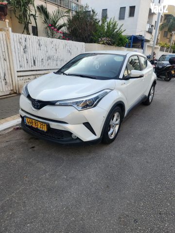 מודעת רכב טויוטה C-HR